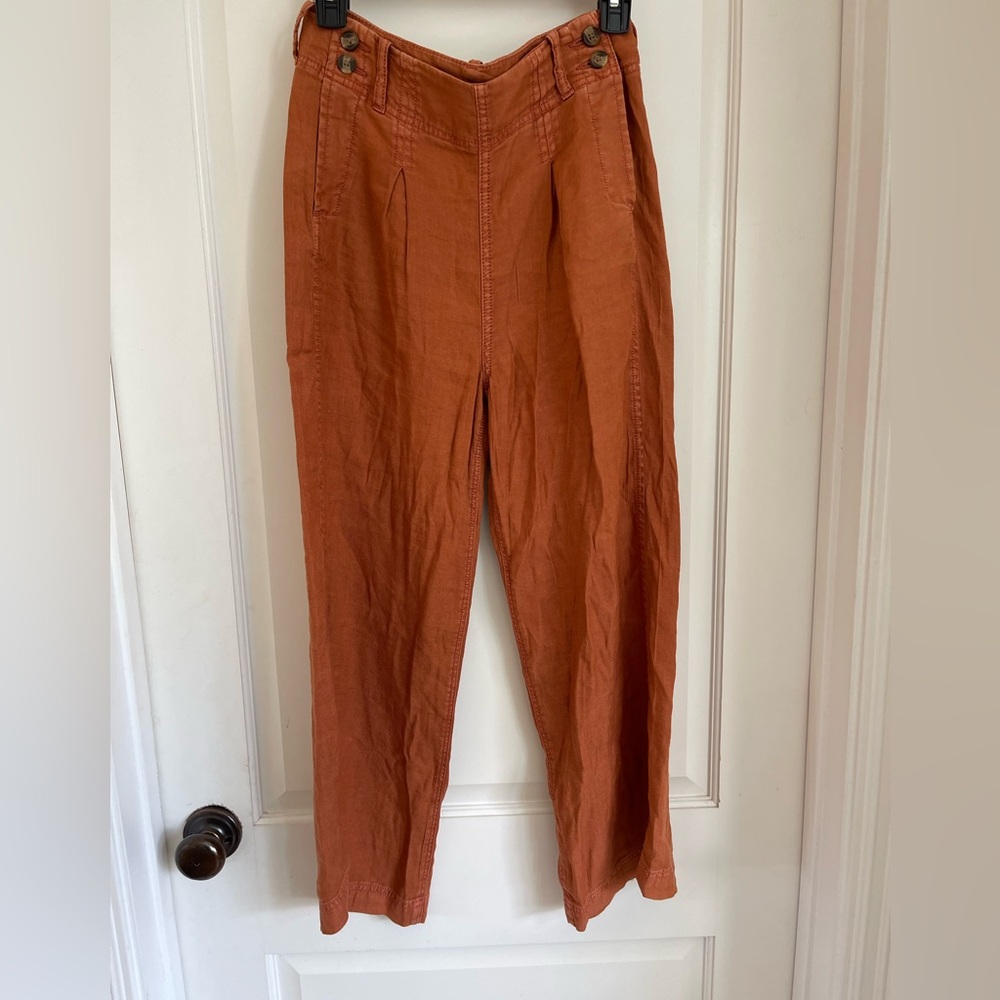 American Eagle Rust color size 4 pants.  Fabulous looking!